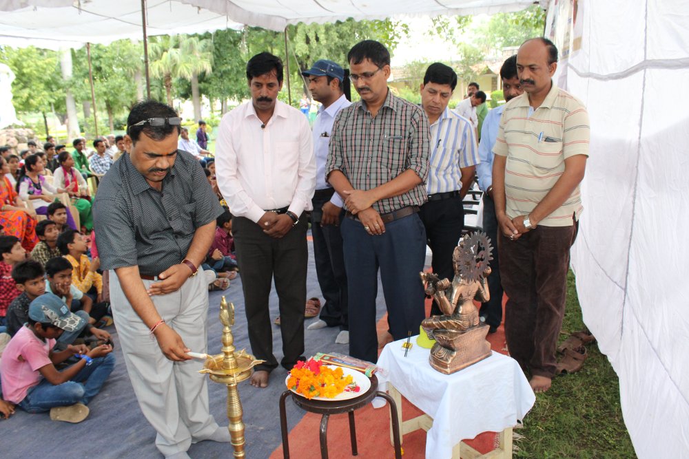 Chief Guest lighting the lamp