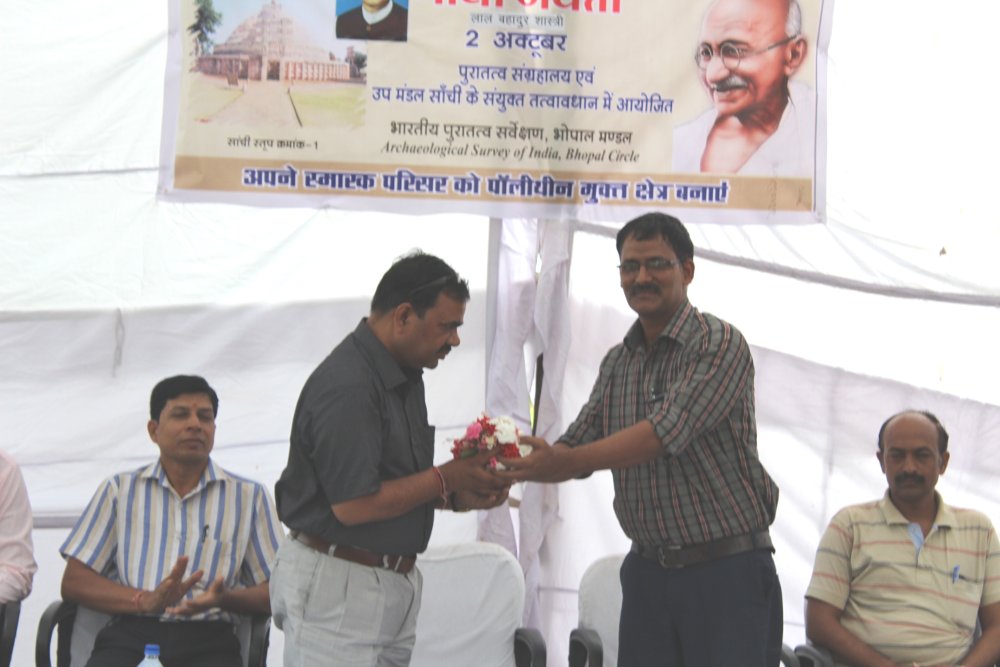 Dr. M. C. Joshi, ASA, welcoming the Chief Guest